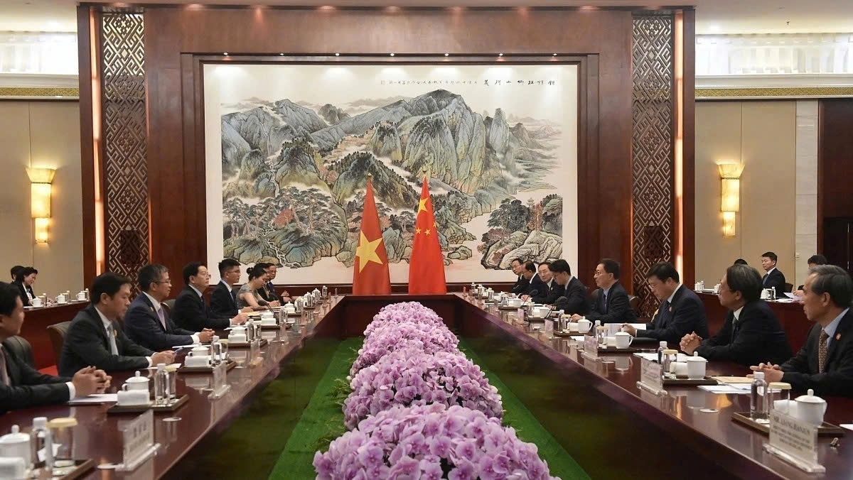 Vietnam and China vow to boost strategic, comprehensive, and substantive cooperation